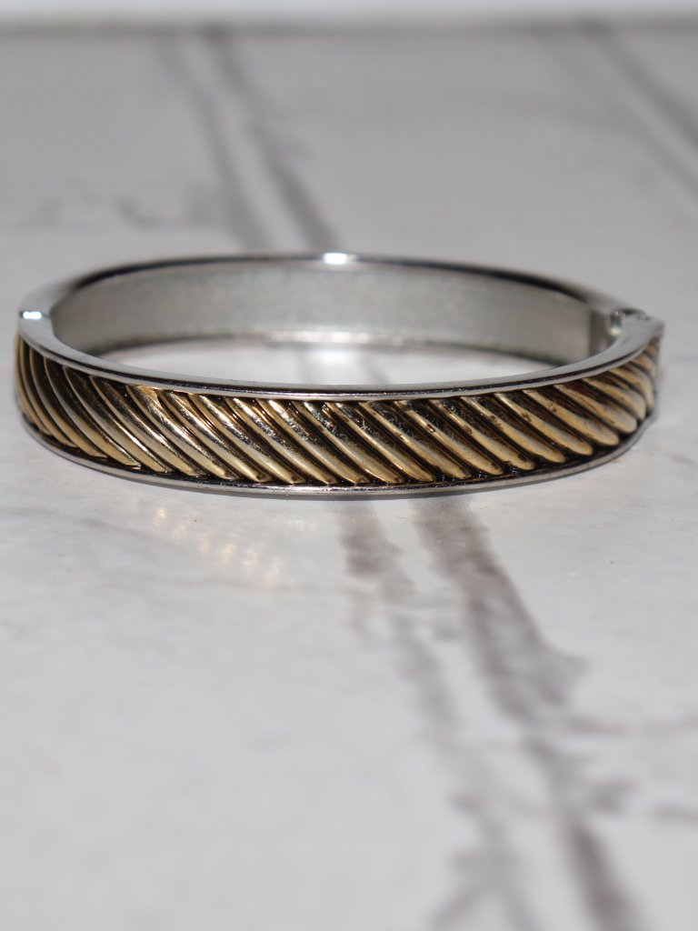Hinged Bangle Bracelet Twotone Metal Fits 7 Wrist 10$